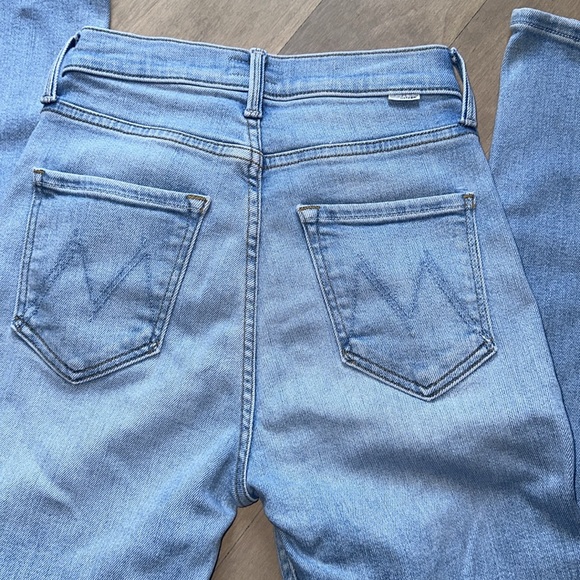 MOTHER Rider Skimp Jeans in Dreamer in High Life - Picture 11 of 13